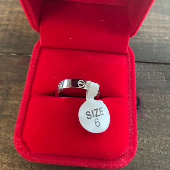 Ring - Picture 1 of 2